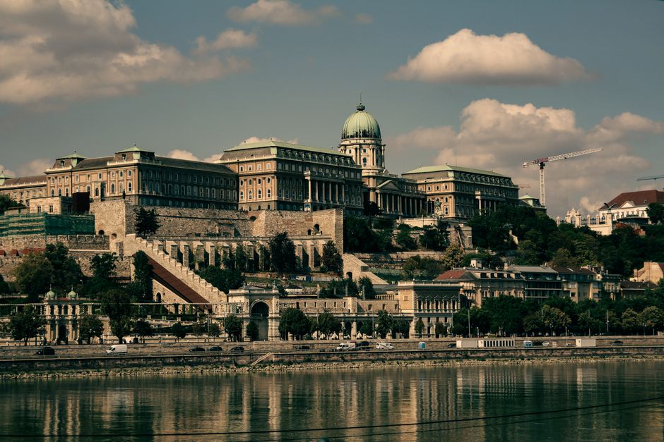 Európai tőzsdék pluszban: kamatvárakozás és cégeredmények – Egyéb | Budapest