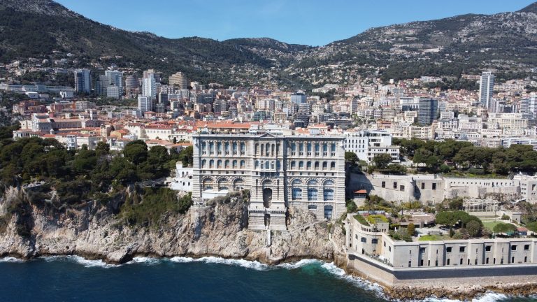 A monacói herceg, aki templomot épített a tengernek