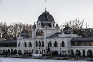 Vihar tépte szét az érdi iskola tetejét, polgármester