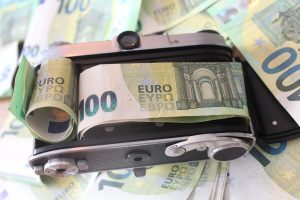 Lassan lenyugszik a vihar: 359 alatt stabilizálódott a forint