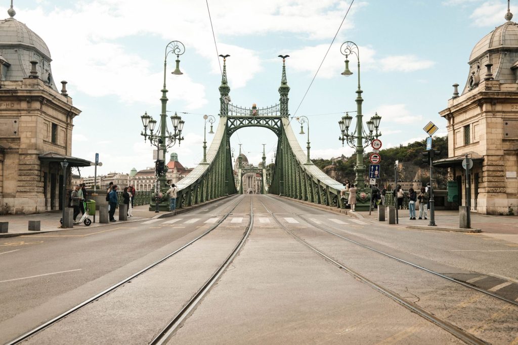 Rákosszentmihály: Ember mászott vonatra, alig úszta meg – Közélet | Budapest
