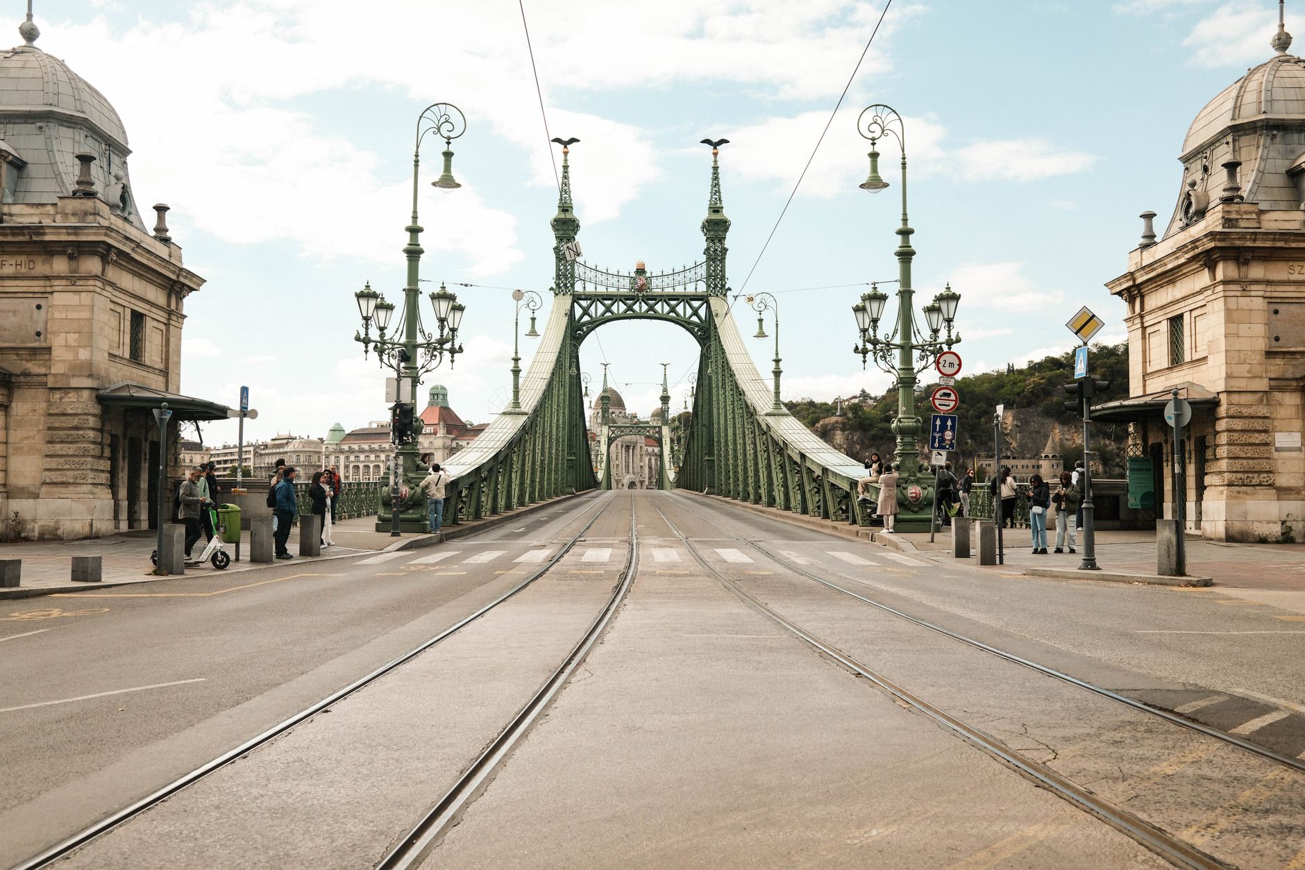 Rákosszentmihály: Ember mászott vonatra, alig úszta meg – Közélet | Budapest
