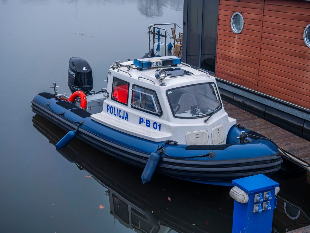 Iszapba süppedt a Velencei-tavon, vízirendőrök mentettek – Közélet | Budapest
