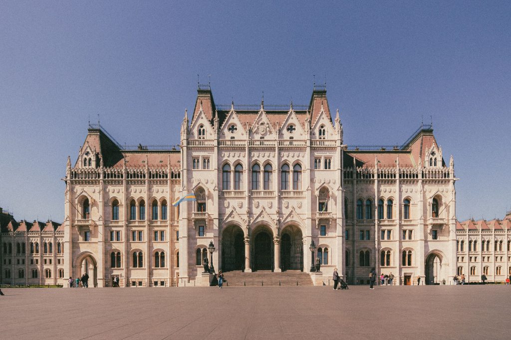 Parlament: 100 ezres iskolakezdés, új közmédia alapja – Országos politika | Budapest
