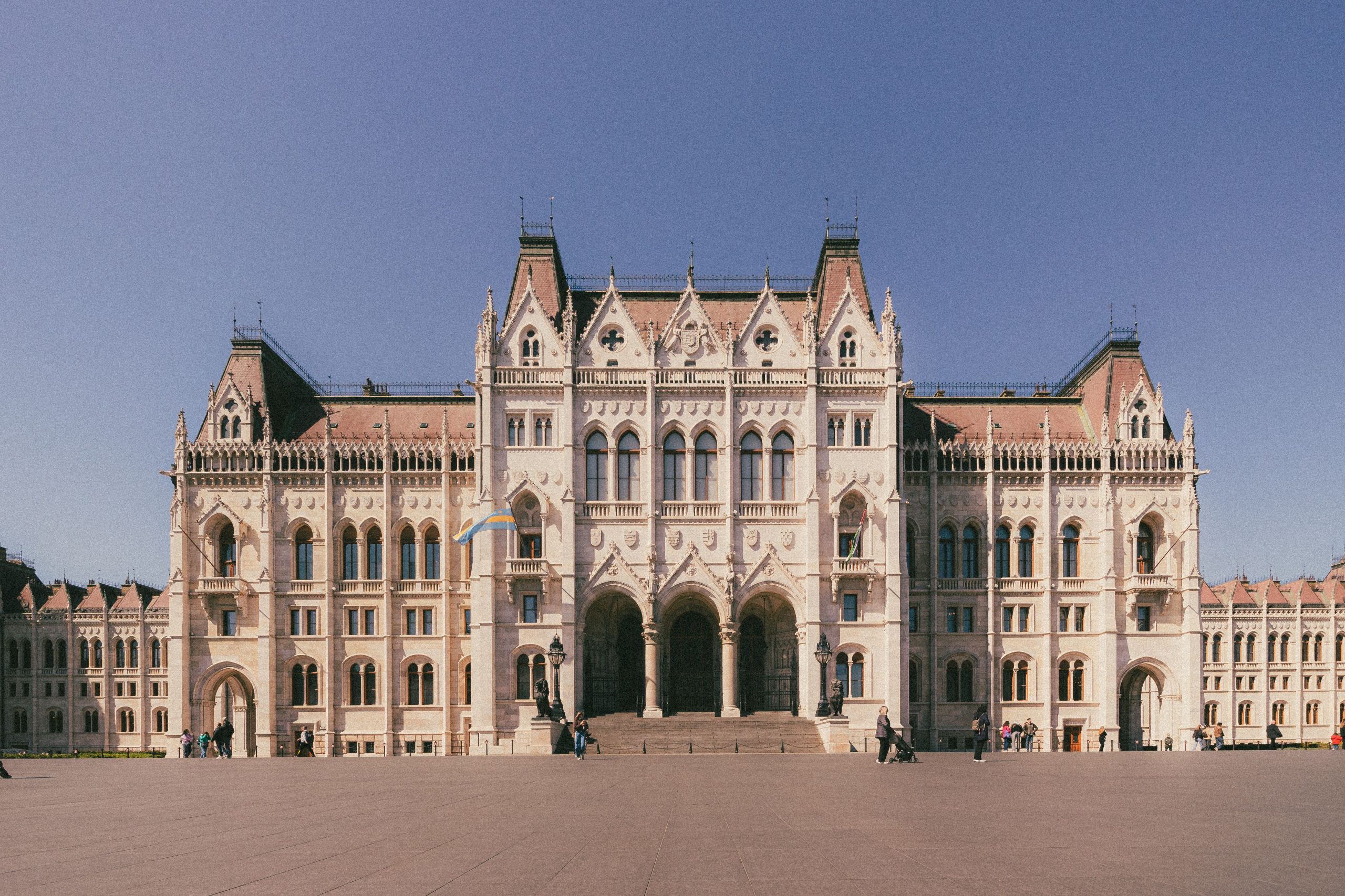 Parlament: 100 ezres iskolakezdés, új közmédia alapja – Országos politika | Budapest