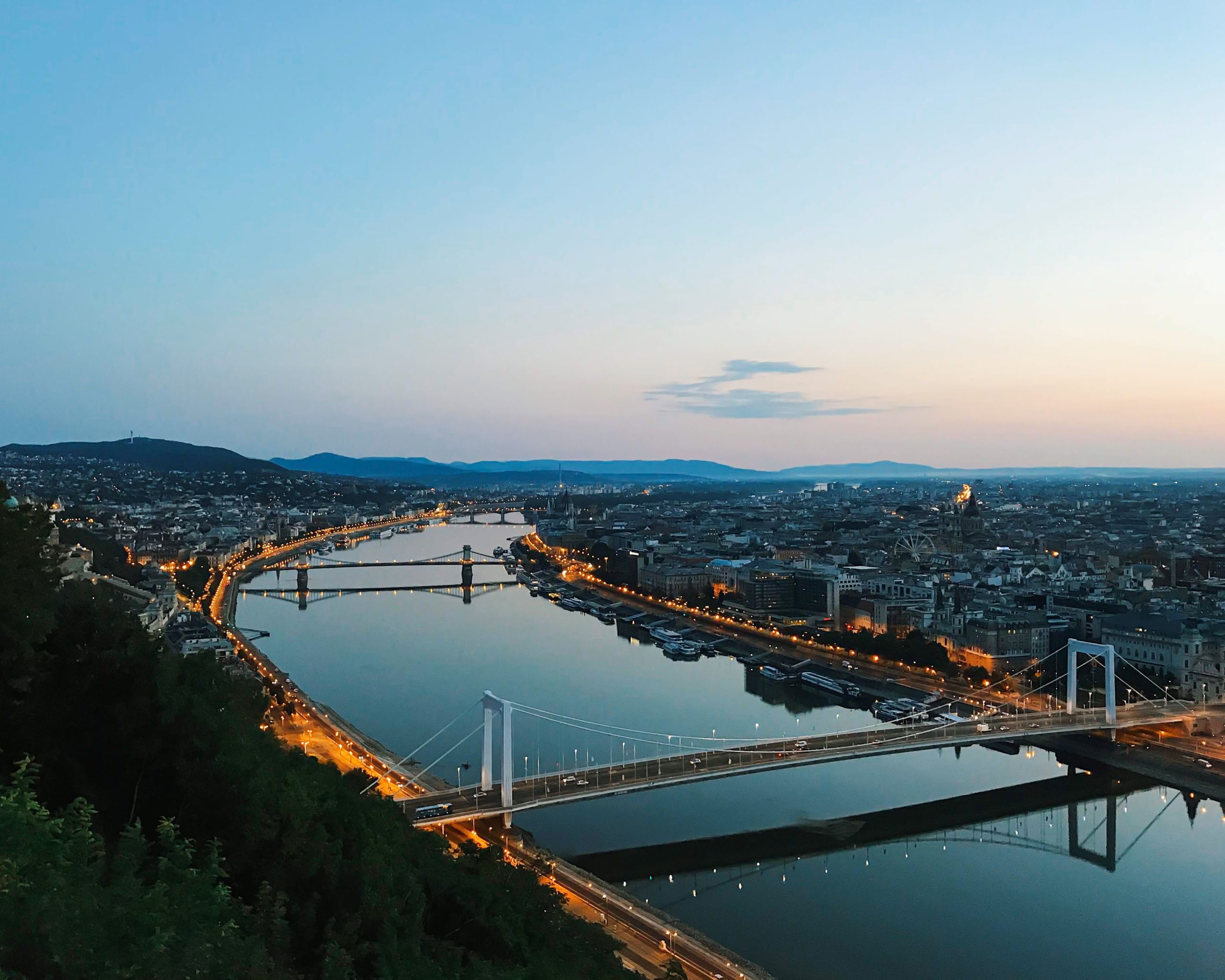Duna: Rekordmély vízszint, szállodahajók várakoznak – Belföld | Budapest