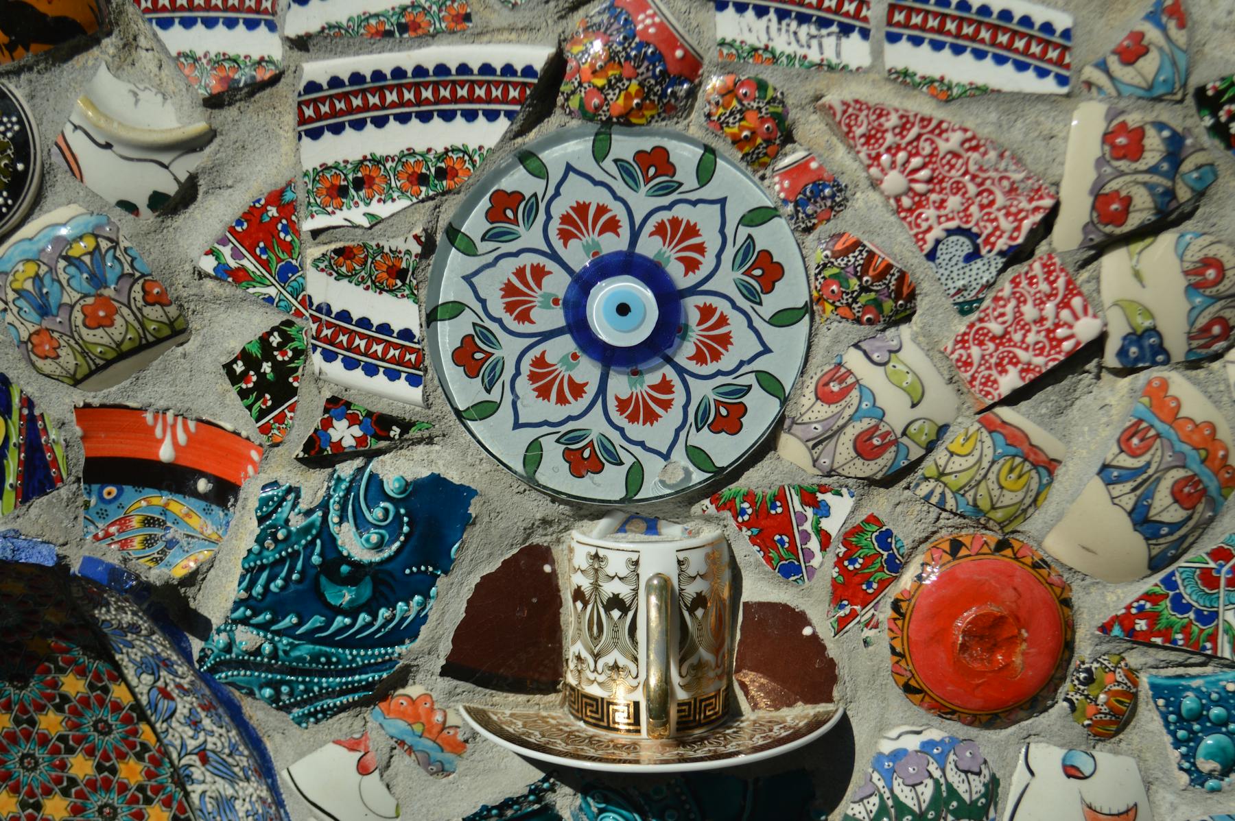 Színes Zsolnay porcelán cserép