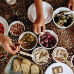 Mediterrán étel zöldségekkel olívaolajjal