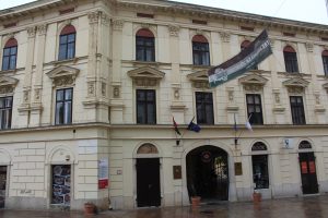Pécsen az érett női lét titkai: Szepesvári Petra kiállítása és beszélgetés