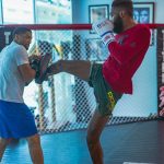 Kick-box harcművészet sportoló edzés
