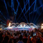 Kulturális fesztivál szabadtéri színpad este