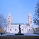 Forgalomkorlátozás Pécsen: Teljes útlezárás a Hősök terén kedden – Helyi érték | Pécs