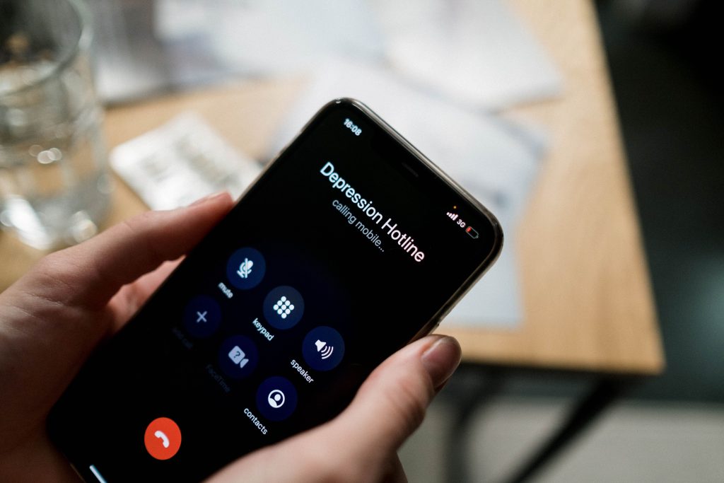 Telefonhívás mentett életet: krízishelyzet Hőgyészen – Közélet | Pécs