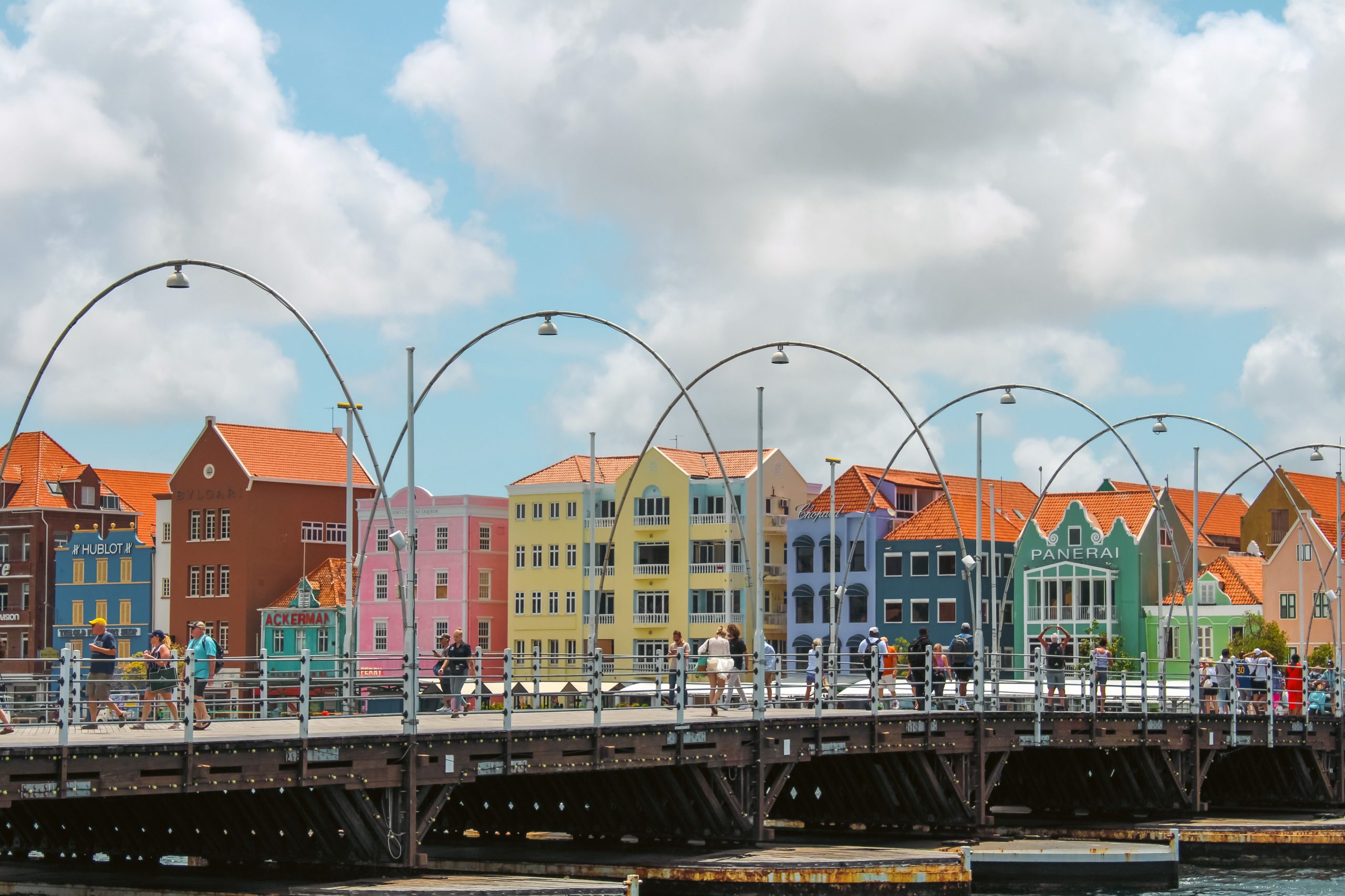 Tunéziai mélyrepülés, Curacao történelmi pontja a vb-selejtezőn – Foci | Pécs