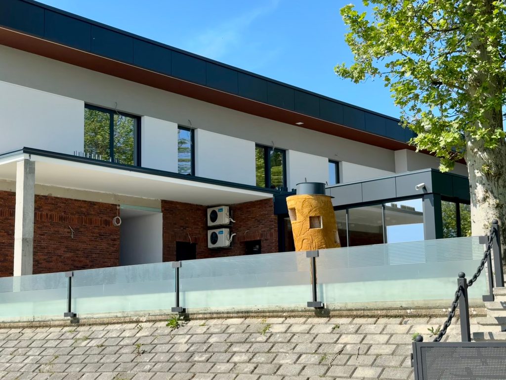 Ceglédi „árháború”: hűtési díjra frappáns bisztróválasz – Helyi érték | Pécs