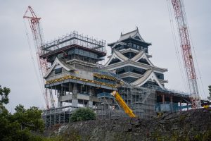 Japán földrengés: 13 halott, Kumamoto romokban