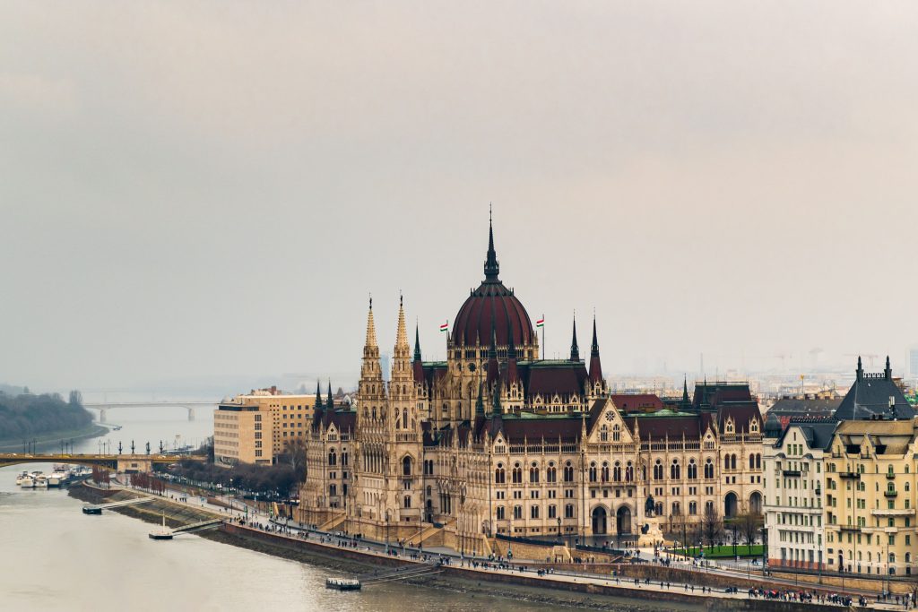 Országgyűlés megszavazta a Tisza-adócsomagot: főként a BVK