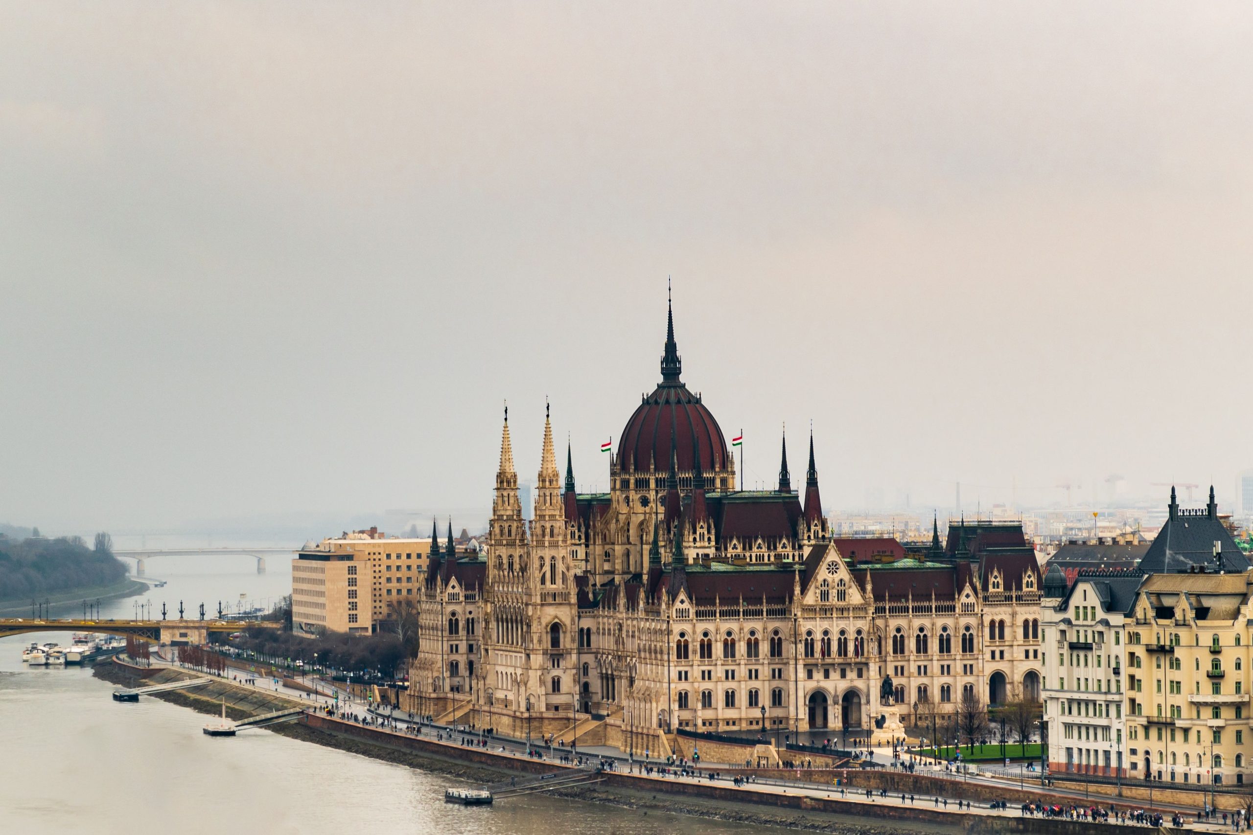 Országgyűlés megszavazta a Tisza-adócsomagot: főként a BVK