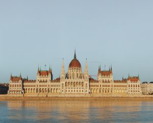 Mandátumkorlát: Sok tisztség elérhetetlenné vált politikusoknak