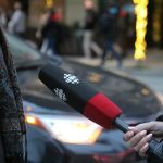 Interjú mikrofon riport beszélgetés