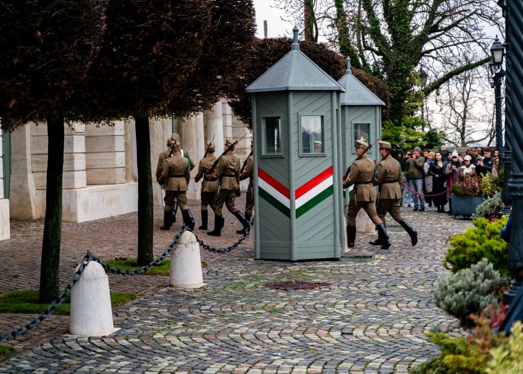 500 kanadai katona haladhat át Magyarországon – Világpolitika | Szeged