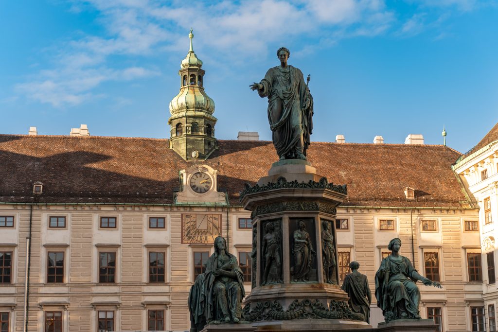 Habsburg főherceg és a 20. századi Lvov: Sznyadanko új regénye – Kultúra | Szeged