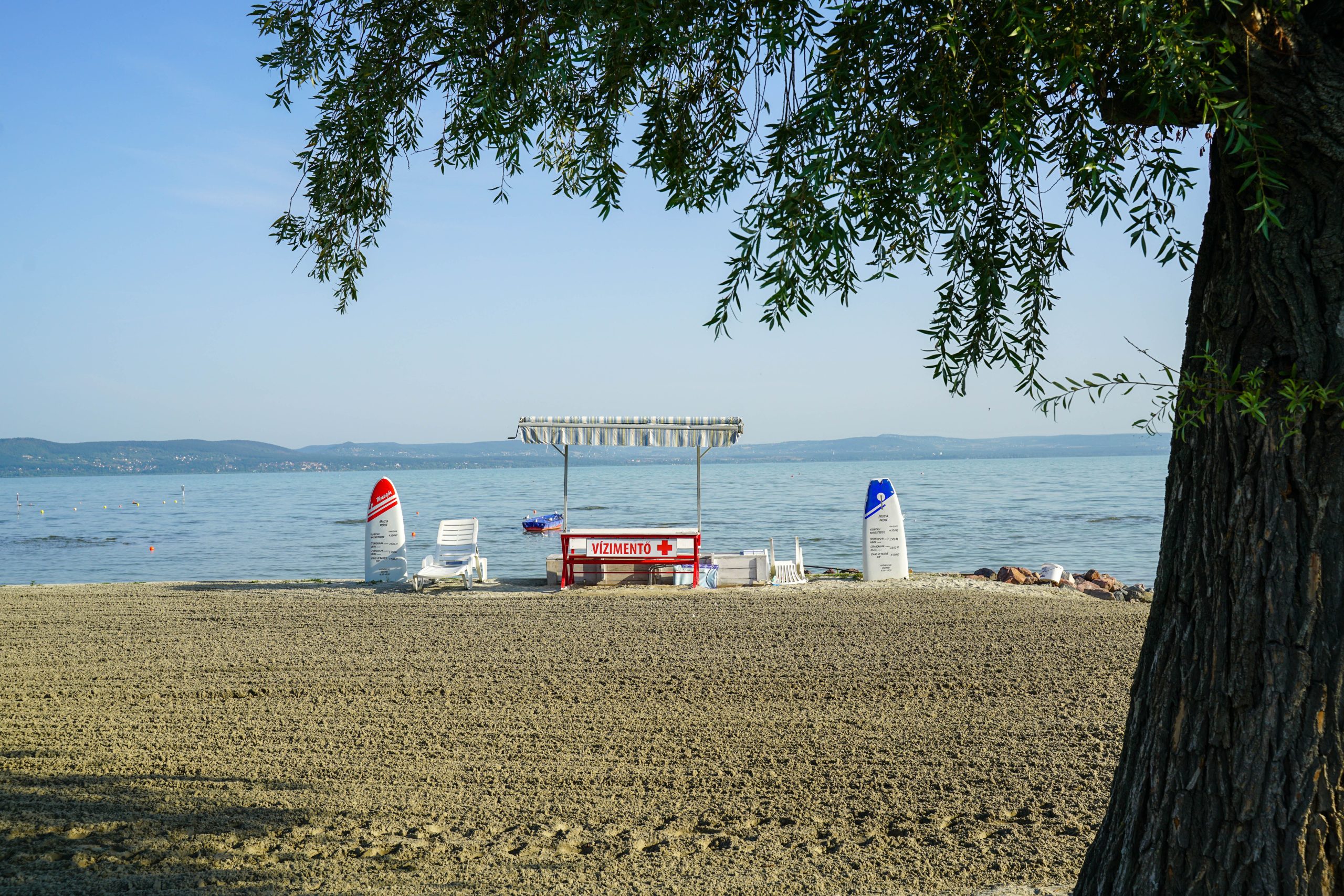 Fürdési tilalom a Helikon Strandon: rossz vízminőség Keszthelyen